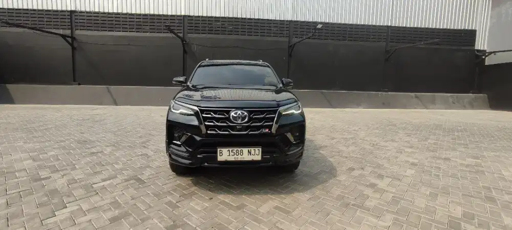 Toyota Fortuner 2.8 GR Sport Diesel A/T