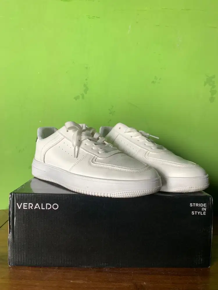 Sepatu sneakers pria VERALDO (junior) warna putih hitam ukuran 43