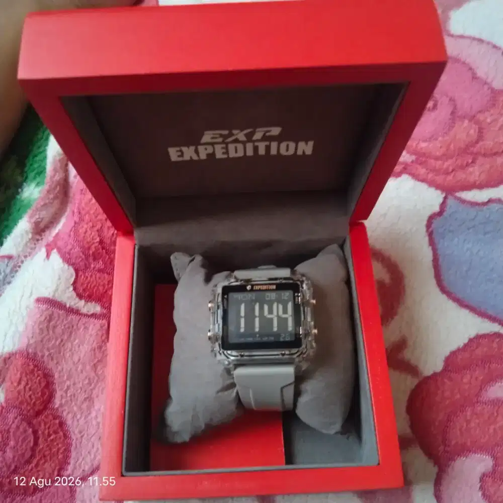 Jam Expediton bekas kaya baru