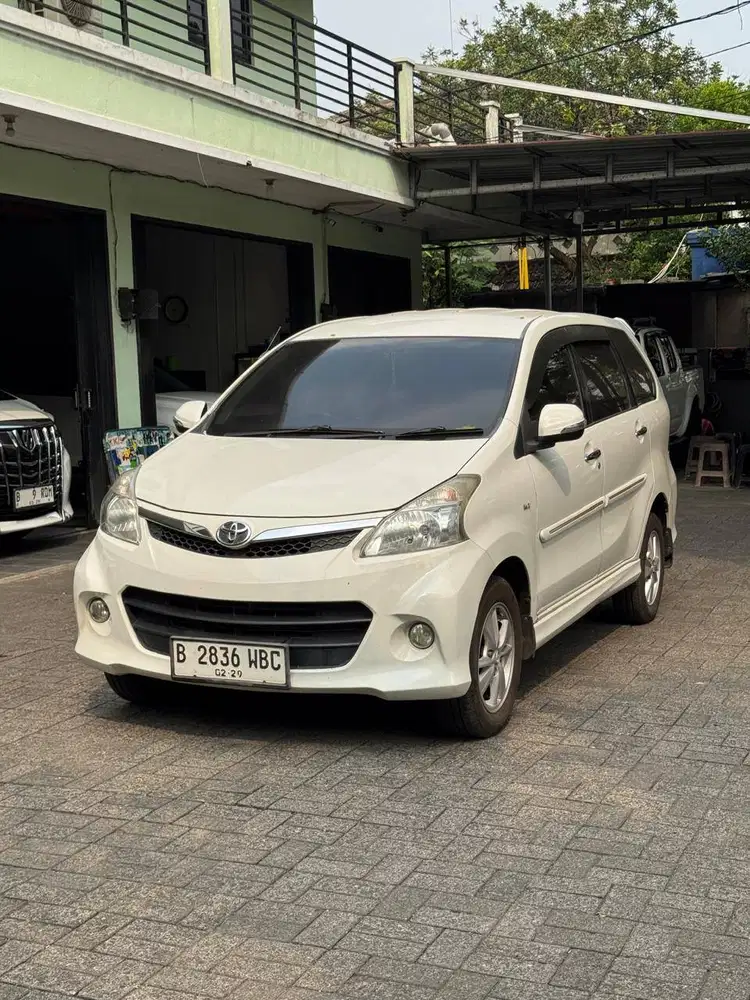 Jual Cash Toyota New Avanza Veloz 1.5 AT 2013 Pemakaian 2014 Airbags