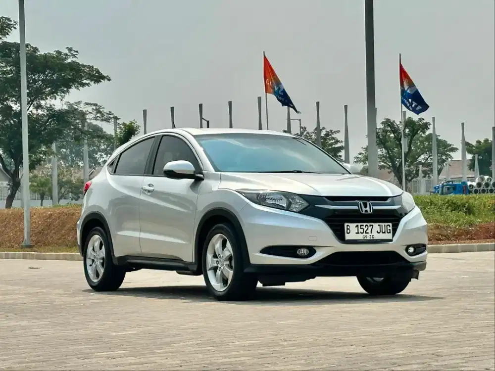 Honda Hrv E 1.5 Automatic 2015  Bensin Silver Metalik Siap Pakai