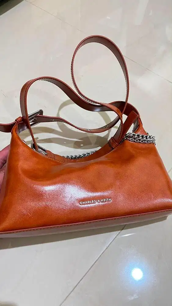 Tas Bahu Chain-Embellished Atwood - Distressed Tan