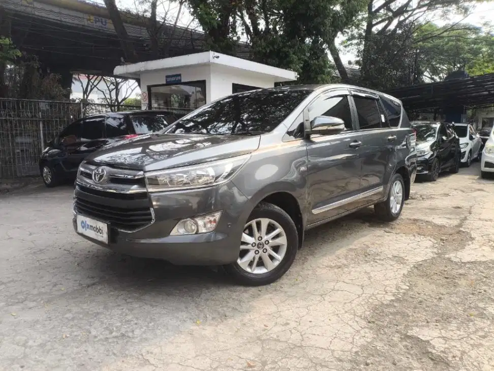 LOW DP Toyota Kijang Innova 2.0 V Bensin-AT 2017 UIV