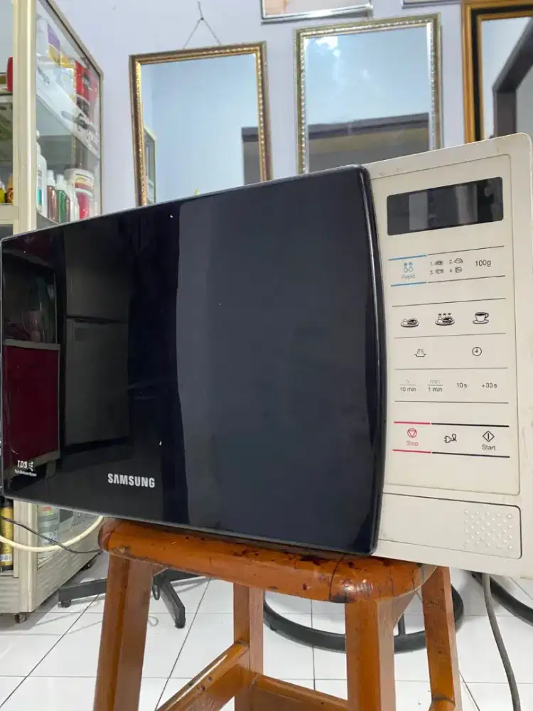 MICROWAVE SAMSUNG ME731k