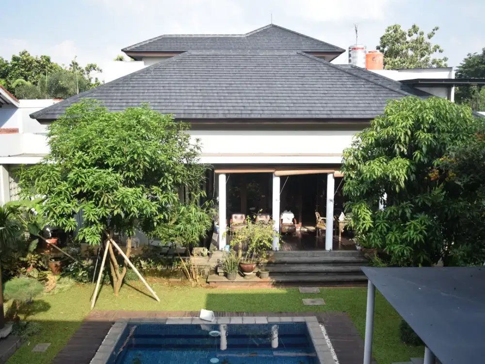 DIJUAL RUMAH MEWAH DENGAN KOLAM RENANG DI CIPUTAT TIMUR