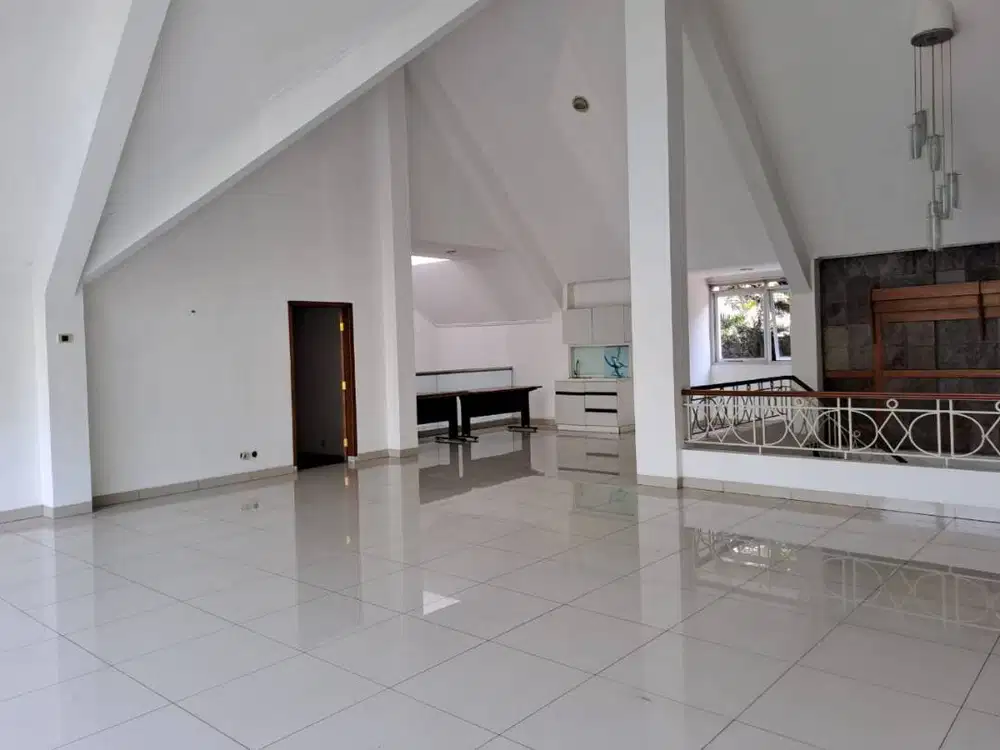 Disewakan Rumah Mewah Furnish di Hegarmanah Bandung