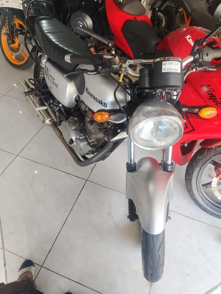 Kawasaki w175 se