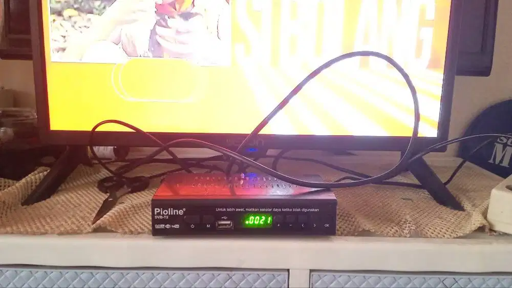 dijual  tv Led weyon +set top box