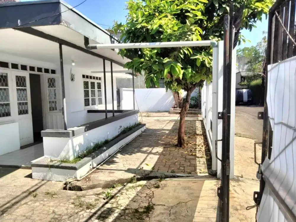 Disewakan Rumah Cocok Untuk Tempat Tinggal/Kantor di Sayap Pasirkaliki