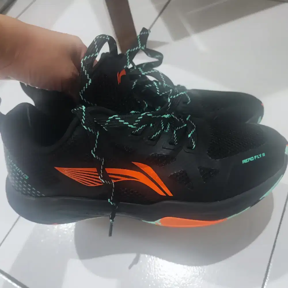 Sepatu badminton 95%like new Lining Aero Fly 2