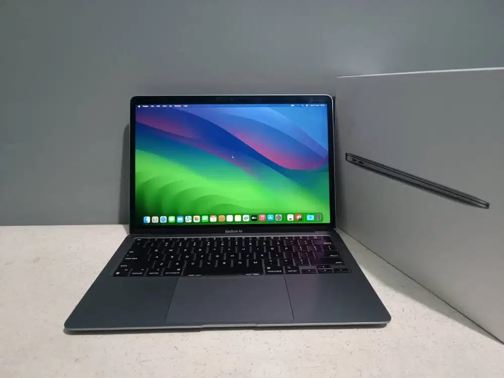 MacBook Air M1 16/256 CC 125 BH 95% Mulus – Siap Pakai!