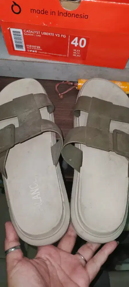 sendal bekas masi baru