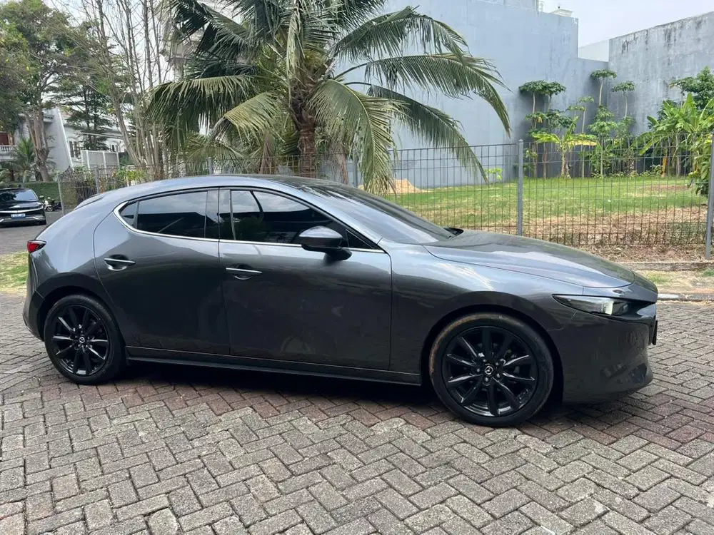 Mazda 3 Hatchback 2023 mulus terawat km rendah