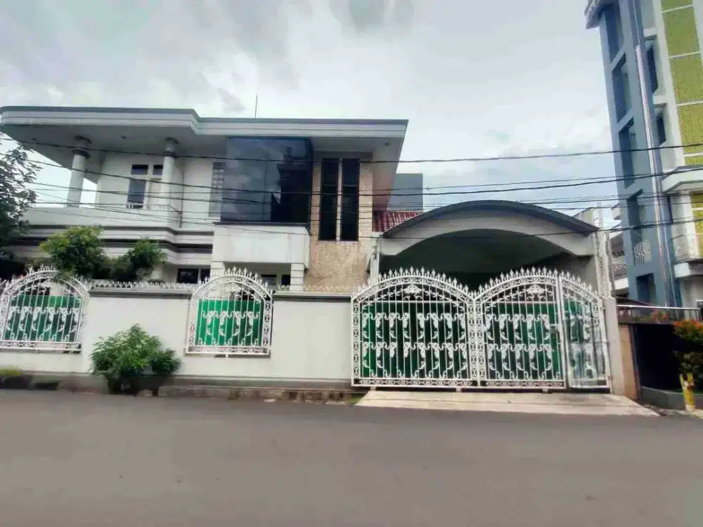 DIJUAL RUMAH BESAR & HOEK – JALAN BOULEVARD GRAND GALAXY BEKASI