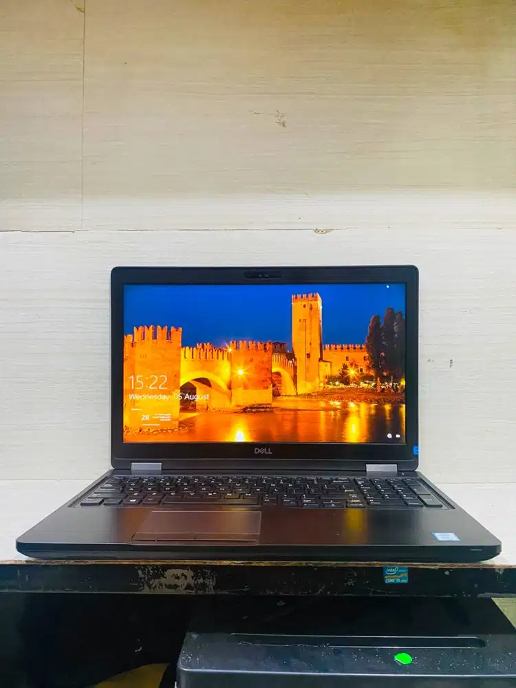 Dell Latitude 5580 Intel core I7 Gen 7 Ram 8GB SSD 256GB DUAL VGA
