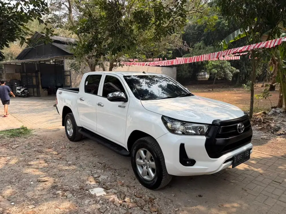 cash/TT toyota hilux 4x4 DC MT diesel neavarra rrannger trritoon solar