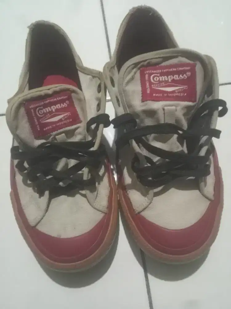 Sepatu merk compas