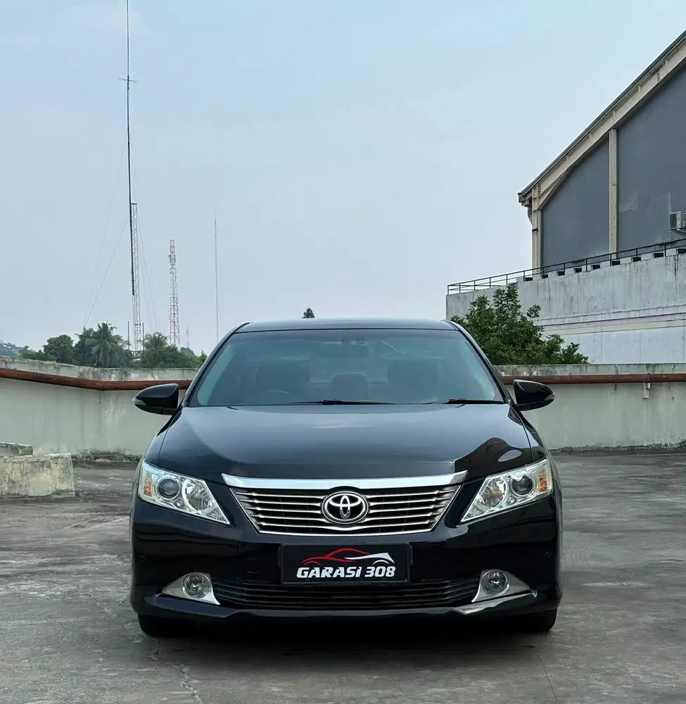 Toyota Camry 2.5 V AT 2014 Hitam Metalik