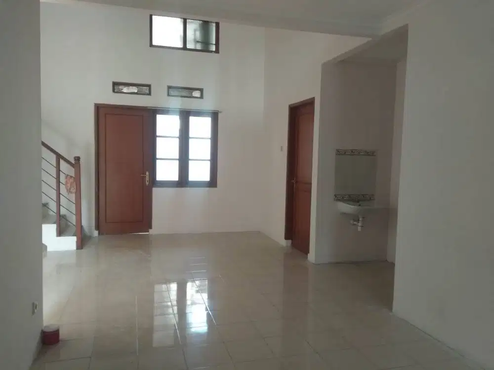 Disewakan Rumah 1.5 LT Townhouse Pinus Regency Soekarno Hatta Bandung