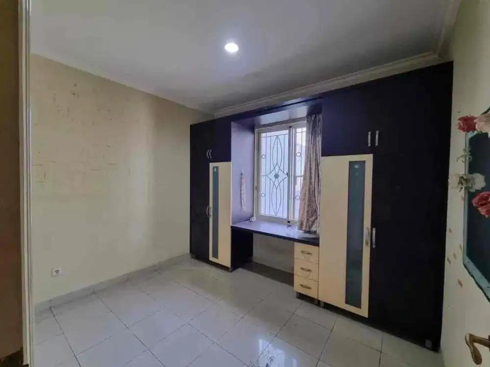 Hunian Nyaman di Akasia BGM PIK | Renovasi | Semi Furnished | SHM