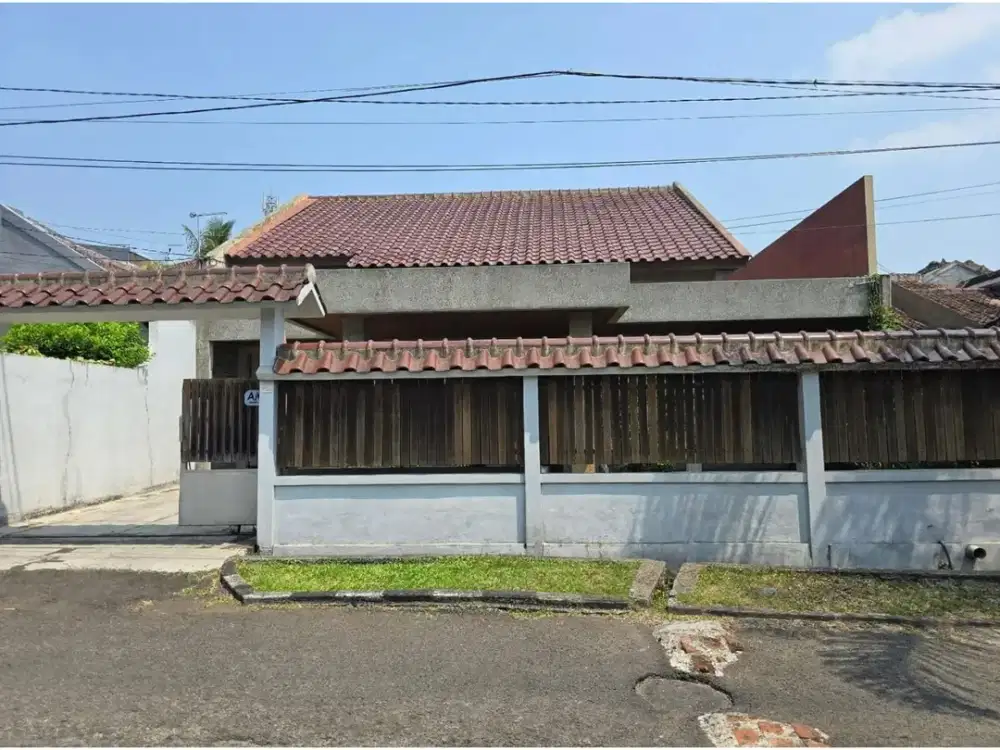 Dijual Rumah Luas 7 Kamar Tidur SHM Dalam Kompleks Baranangsiang Indah Bogor