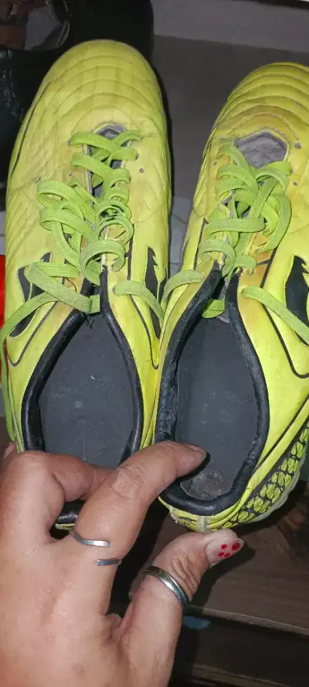 sepatu bola masi bagus