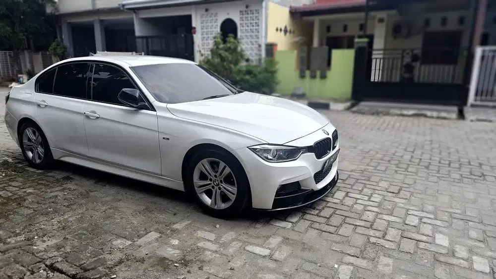 Dijual BMW F320i mulus tinggal pakai