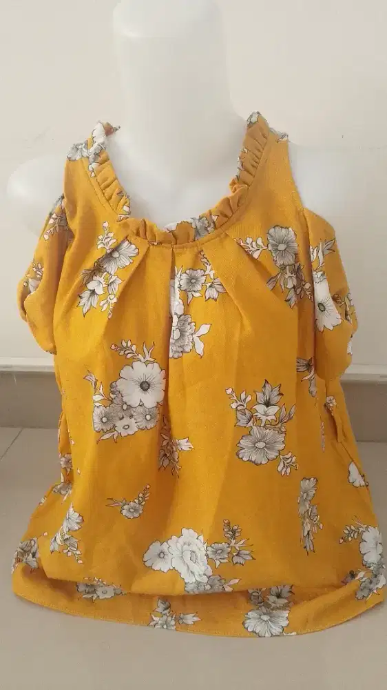 Baju bekas bunga*