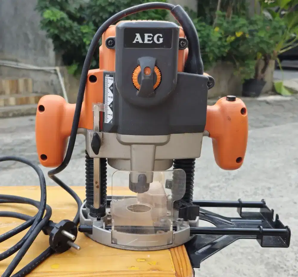 Router merk AEG