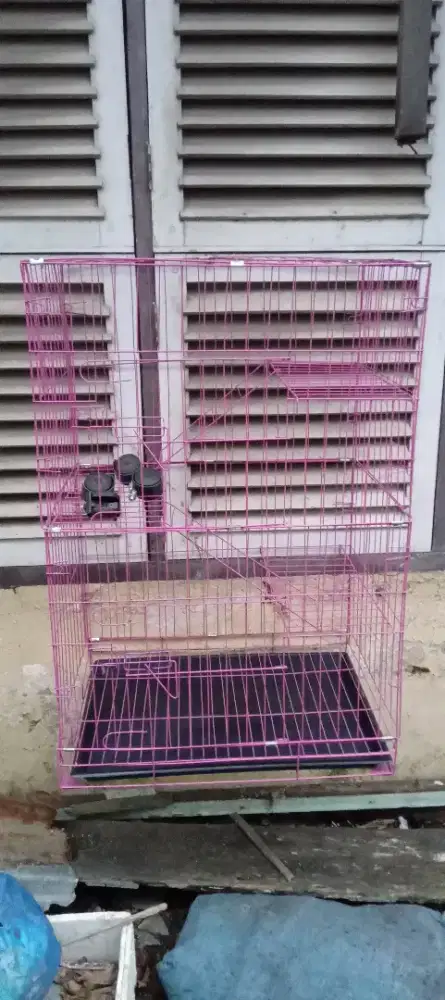 Kandang kucing pink