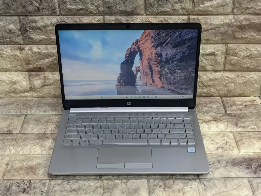 Laptop Hp 14s-cf Intel core i3-7020U RAM 8GB SSD 128GB