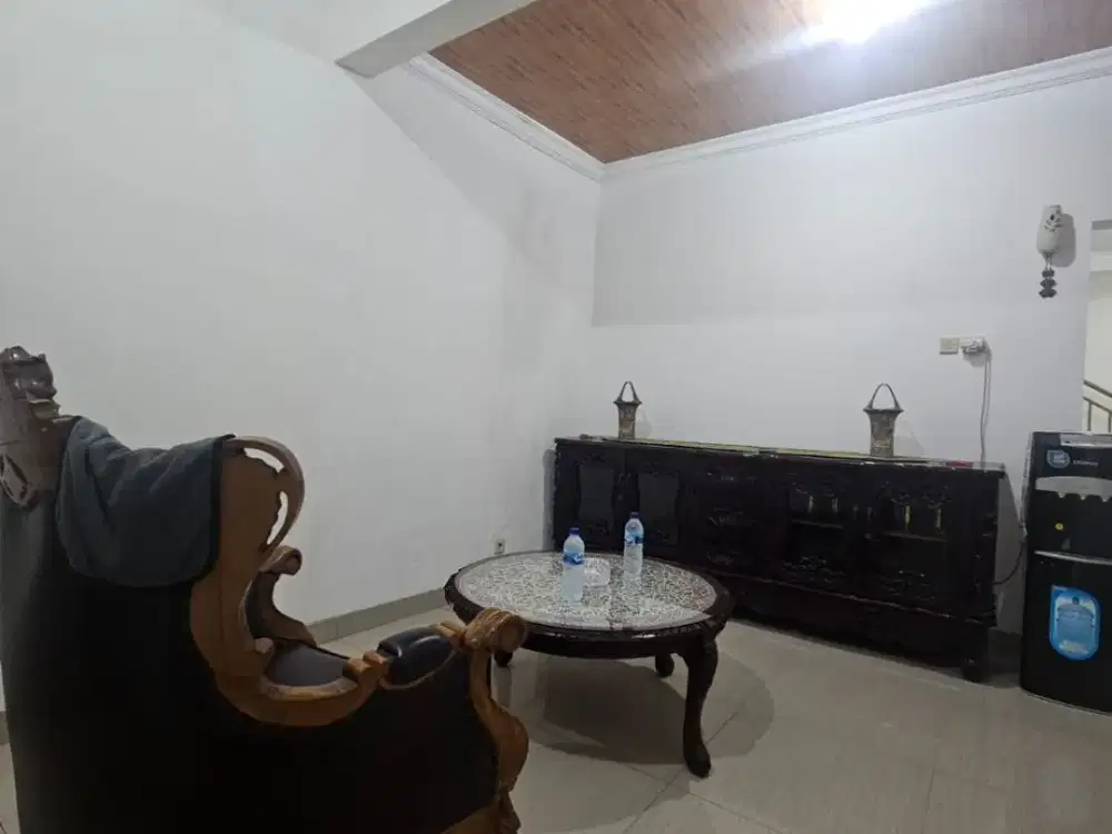Rumah Dijual Siap Huni Palem Semi Karawaci, Tangerang