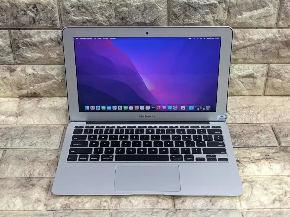 MacBook Air 2015 1.6 GHz Dual Core Intel core i5 RAM 8GB SSD 256GB