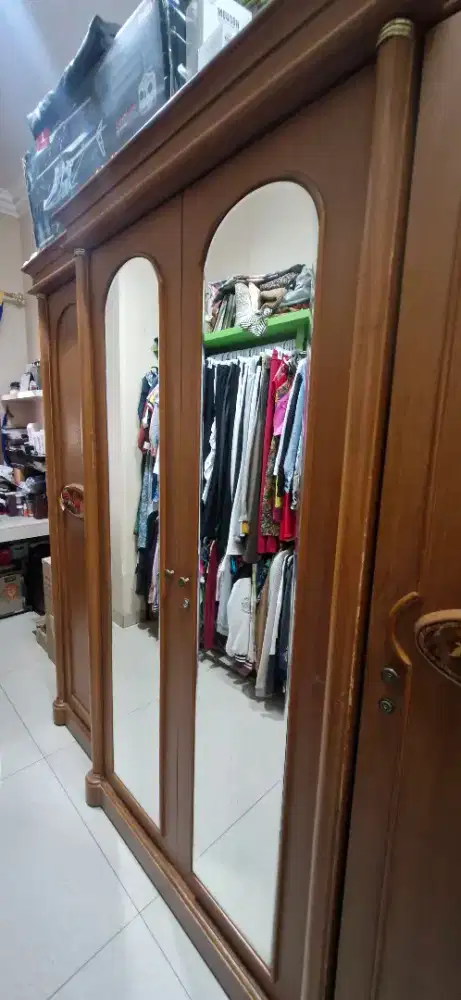 Lemari baju 4 pintu Jati