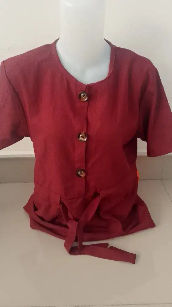 Baju bekas maroon