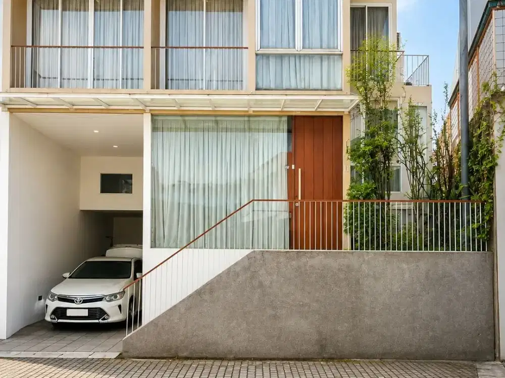 Rumah modern cantik lokasi strategis di Jakarta Selatan 18008 DM