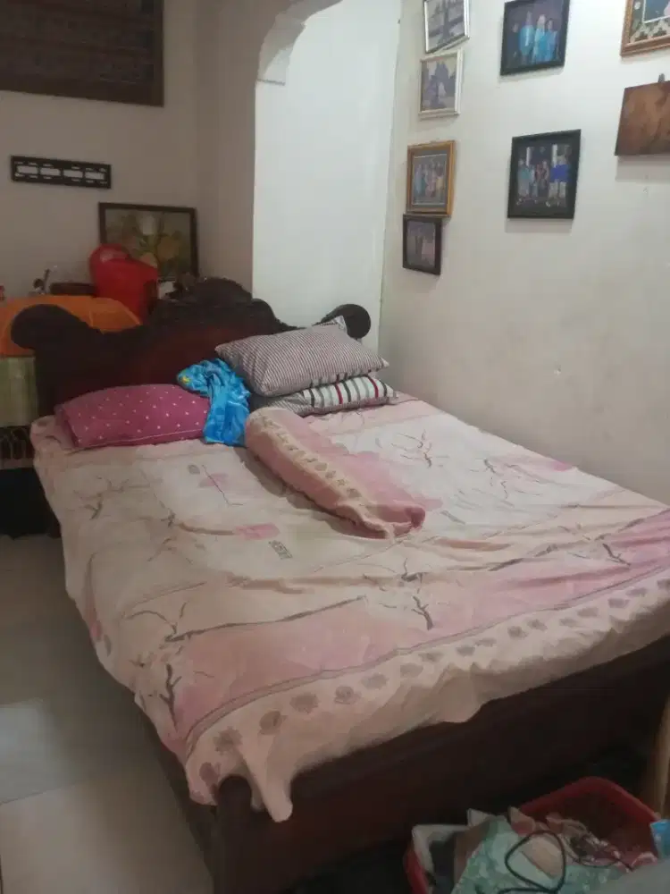 Tempat tidur jati antiq
