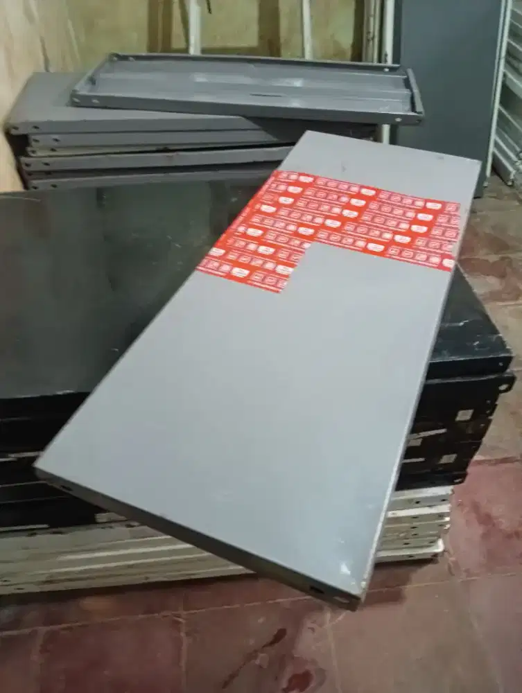 Jual rak besi ukuran 40*100*200 ada 6 set harga perset 300rb