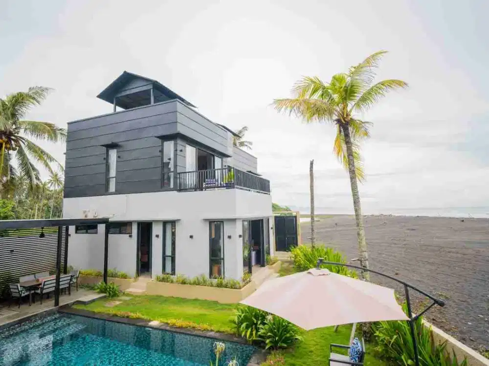 Villa Beachfront Tepi Pantai Modern Tropical, di Saba, Gianyar, Bali