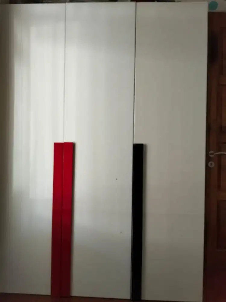 Lemari Baju 3 pintu + Bed tingkat + 2 kasur