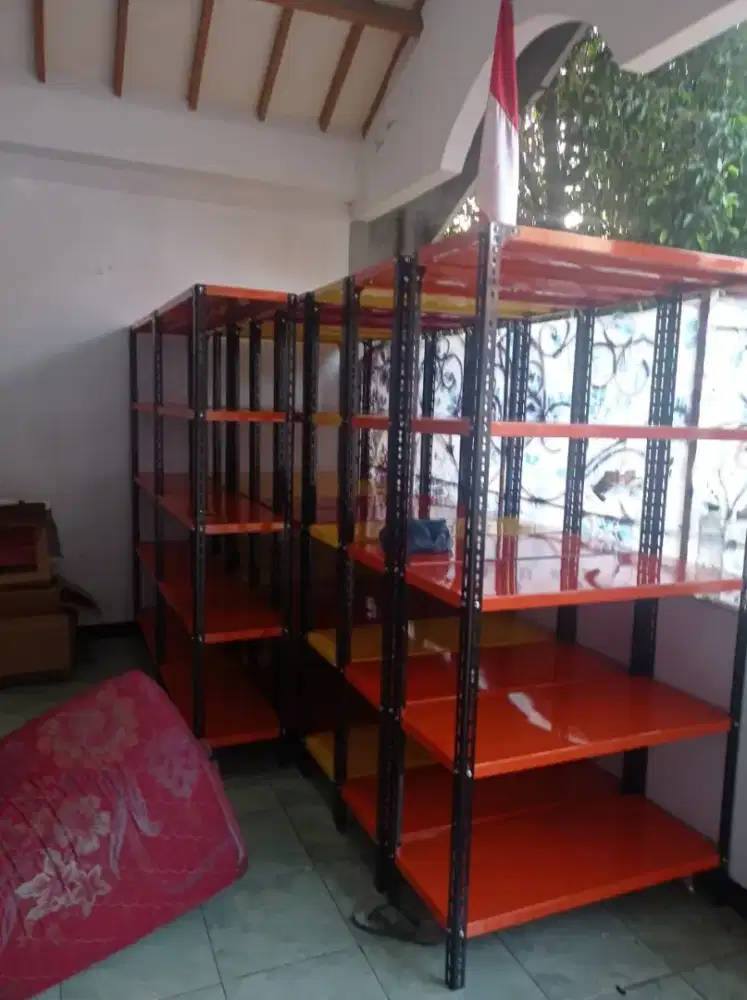 Rak besi siku lubang