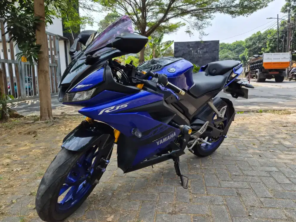 Dijual Yamaha R15 V3 tahun 2019 surat lengkap
