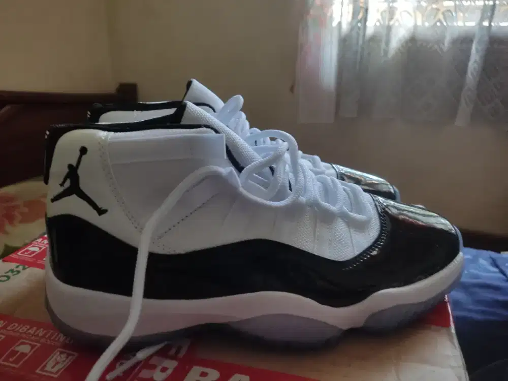 Jordan retro 11 high concord no 41 insole 26cm kondisi baru