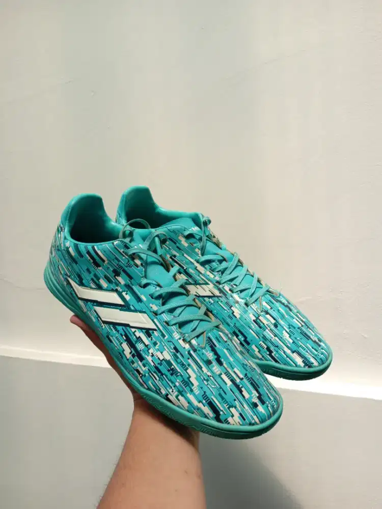 Sepatu futsal Mills Dellas In