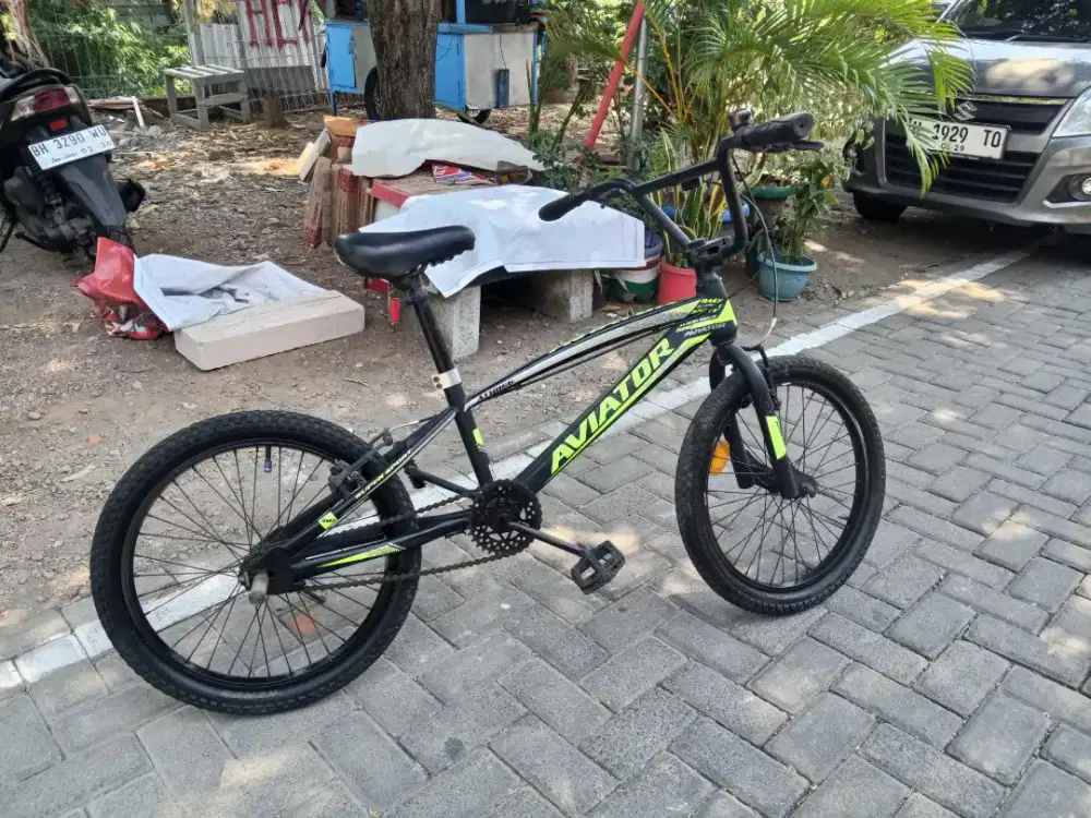 Sepeda BMX Aviator AT8866