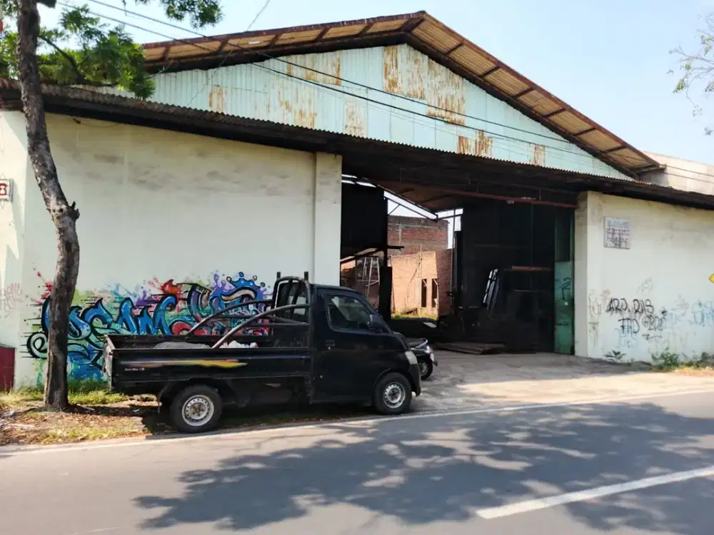 Dijual Ruang Usaha Strategis di Jl. Kapt. Mulyadi Surakarta Jawa Tengah