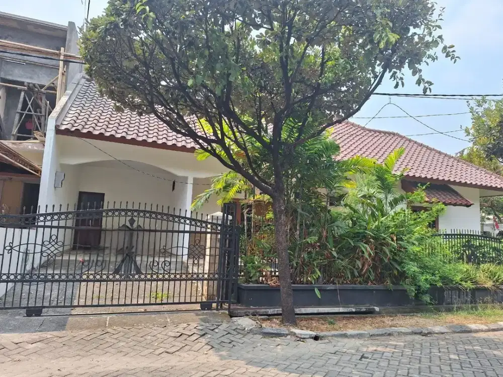 Rumah Siap Huni di Kemang Pratama 3 – Tanah Luas 390 m², Parkir 4 Mobil