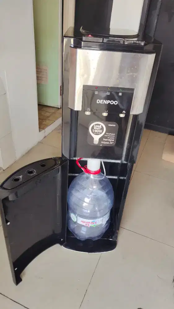Dispenser Denpoo dingin dan panas