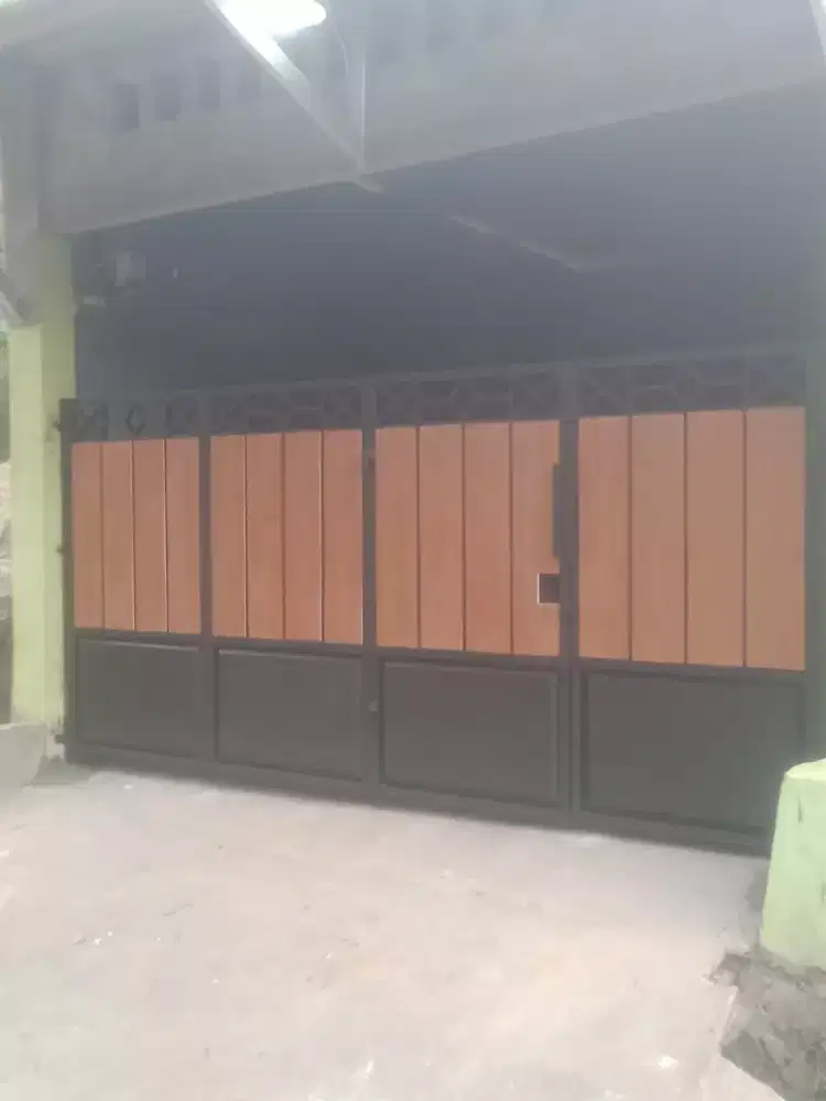 Pintu pagar motif kayu