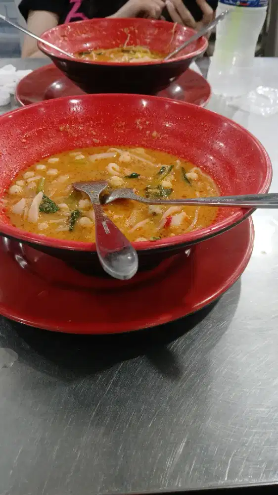 KARYAWAN UNTUK BANTU DI KEDAI BAKMIE